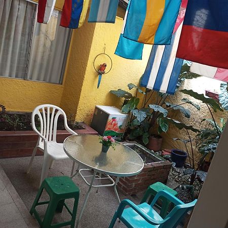 Yellow House Hostel Medellín Kültér fotó