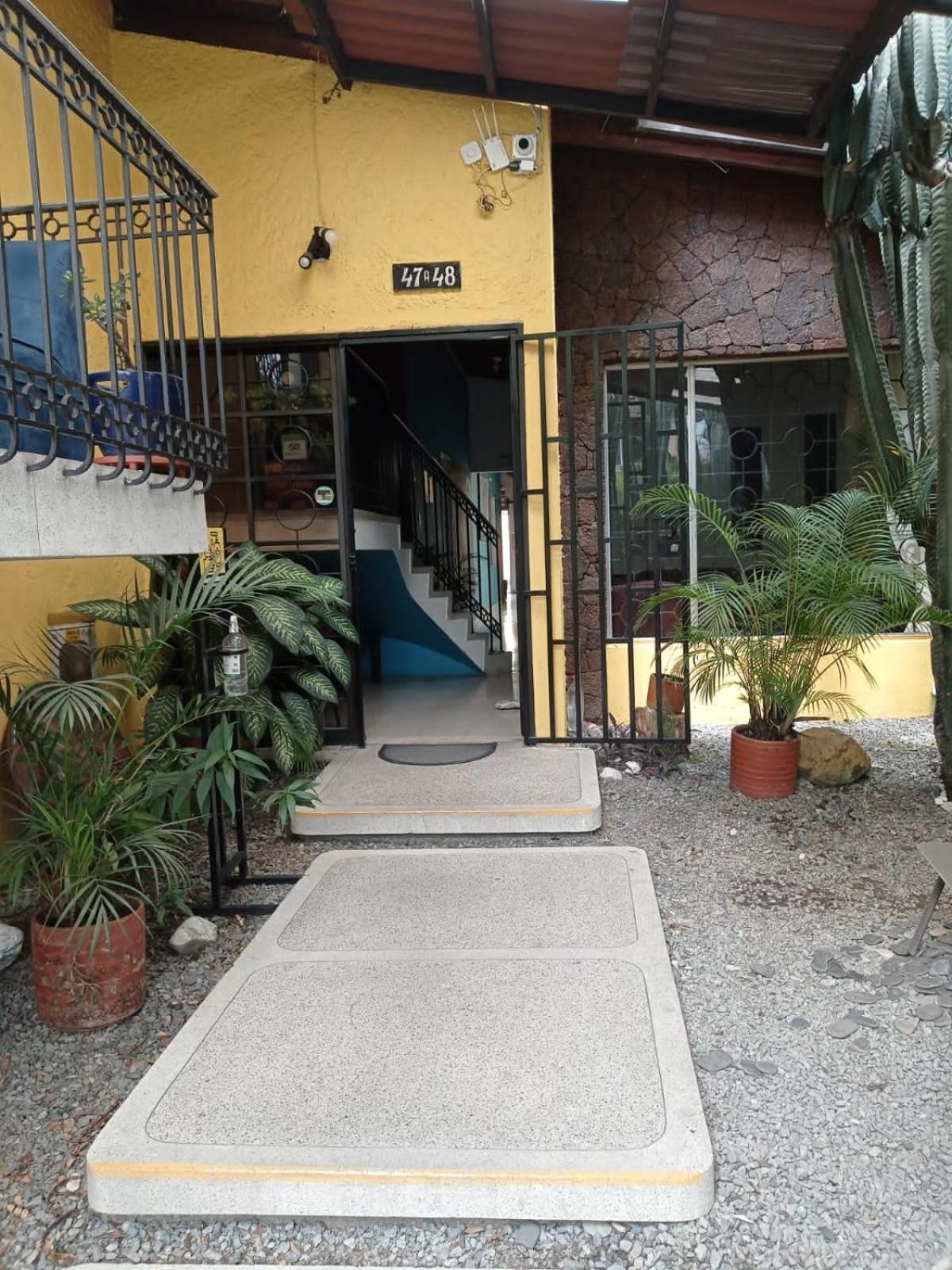 Yellow House Hostel Medellín Kültér fotó