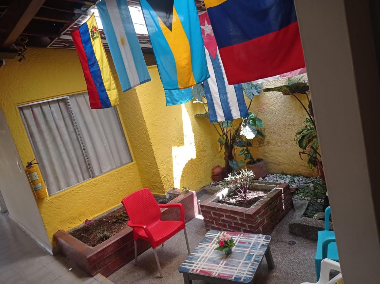 Yellow House Hostel Medellín Kültér fotó